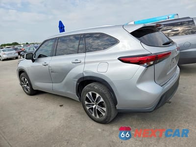 Drugie zdjęcie samochodu z przodu: 2021 TOYOTA HIGHLANDER XLE VIN:5TDGZRAH9MS076011 - miniatura