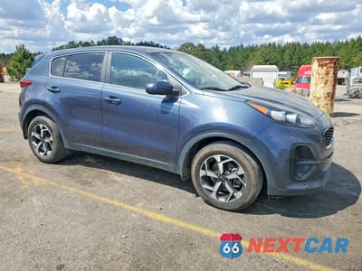 Czwarte zdjęcie samochodu z boku: 2020 KIA SPORTAGE LX VIN:KNDPM3AC4L7739719 - miniatura
