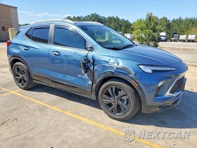 Czwarte zdjęcie samochodu z boku: 2024 BUICK ENCORE GX SPORT TOURING VIN:KL4AMDSL1RB197909 - miniatura
