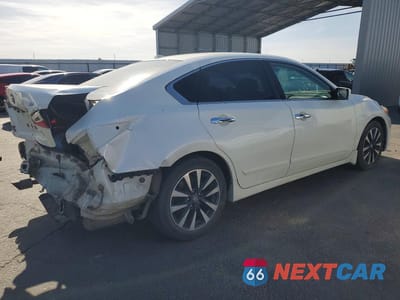 Trzecie zdjęcie samochodu z tyłu: 2016 NISSAN ALTIMA 2.5 SV VIN:1N4AL3AP5GC276004 - miniatura
