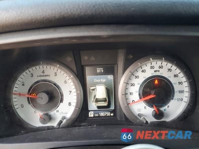 Zdjęcie 9 z 13 samochodu: 2018 TOYOTA SIENNA SE 8-PASSENGER VIN:5TDXZ3DCXJS916130 - miniatura