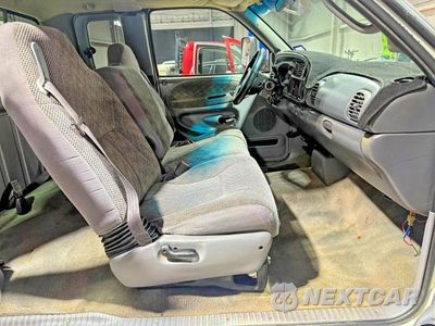 Piąte zdjęcie samochodu w środku: 1998 DODGE RAM 2500 VIN:1B7KC236XWJ248013 - miniatura