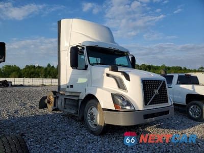 2017 VOLVO VNL SEMI TRUCK 4V4N39TG9HN988134 - główne zdjęcie licytacji z USA - miniatura
