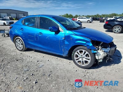 Czwarte zdjęcie samochodu z boku: 2018 TOYOTA YARIS IA BASE VIN:3MYDLBYV4JY331113 - miniatura