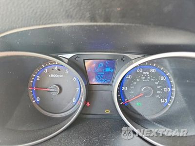 Zdjęcie 9 z 12 samochodu: 2015 HYUNDAI TUCSON LIMITED VIN:KM8JU3AG9FU033498 - miniatura