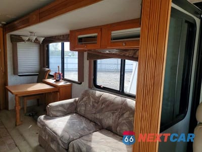 Piąte zdjęcie samochodu w środku: 2005 FREIGLINER CHASSIS X LINE MOTOR HOME VIN:4UZAAHDC14CN62932 - miniatura