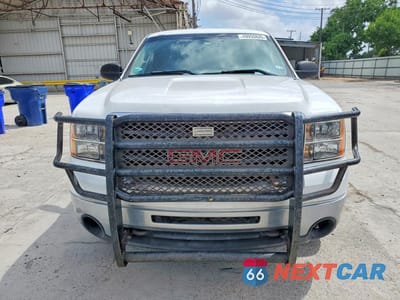 Piąte zdjęcie samochodu w środku: 2010 GMC SIERRA K2500 HEAVY DUTY VIN:1GT5KZBG9AZ175164 - miniatura