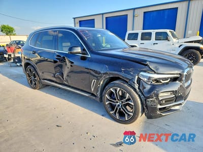 Czwarte zdjęcie samochodu z boku: 2020 BMW X5 XDRIVE40I VIN:5UXCR6C08L9D13610 - miniatura