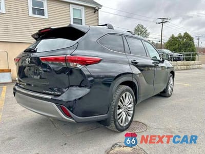 Trzecie zdjęcie samochodu z tyłu: 2023 TOYOTA HIGHLANDER PLATINUM VIN:5TDKDRBHXPS034006 - miniatura