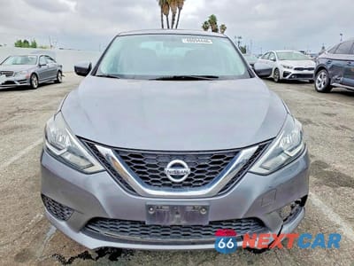 Piąte zdjęcie samochodu w środku: 2017 NISSAN SENTRA S VIN:3N1AB7AP9HY395335 - miniatura