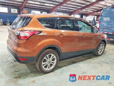 Trzecie zdjęcie samochodu z tyłu: 2017 FORD ESCAPE SE VIN:1FMCU9GD0HUA02202 - miniatura