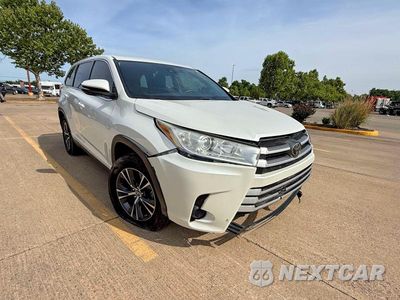 2019 TOYOTA HIGHLANDER LE 5TDZARFH9KS043130 - główne zdjęcie licytacji z USA - miniatura