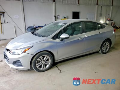 2019 CHEVROLET CRUZE LS 1G1BC5SM3K7114008 - główne zdjęcie licytacji z USA - miniatura