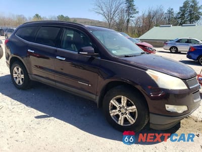 Czwarte zdjęcie samochodu z boku: 2009 CHEVROLET TRAVERSE VIN:1GNEV23D89S161755 - miniatura
