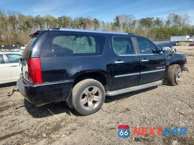 Trzecie zdjęcie samochodu z tyłu: 2011 CADILLAC ESCALADE ESV LUXURY VIN:1GYS4HEF1BR245598 - miniatura