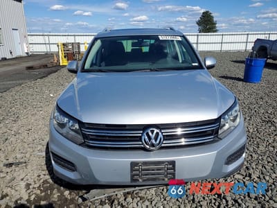 Piąte zdjęcie samochodu w środku: 2017 VOLKSWAGEN TIGUAN WOLFSBURG VIN:WVGSV7AX0HK005936 - miniatura