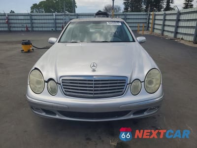 Piąte zdjęcie samochodu w środku: 2003 MERCEDES-BENZ E 320 VIN:WDBUF65J73A174424 - miniatura