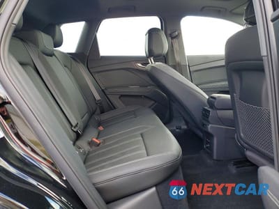 Zdjęcie 11 z 14 samochodu: 2024 AUDI Q4 E-TRON PREMIUM VIN:WA1K2BFZ5RP026368 - miniatura