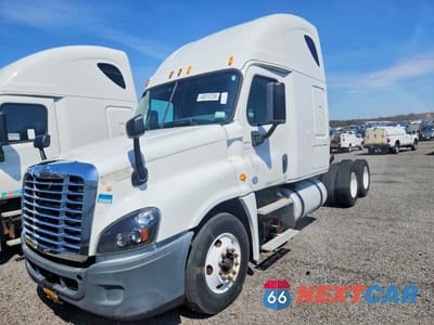 Drugie zdjęcie samochodu z przodu: 2015 FREIGHTLINER CASCADIA 125 SEMI TRUCK VIN:1FUJGLD67FLGJ1338 - miniatura