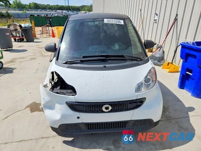 Piąte zdjęcie samochodu w środku: 2013 SMART FORTWO PURE VIN:WMEEJ3BA8DK666805 - miniatura