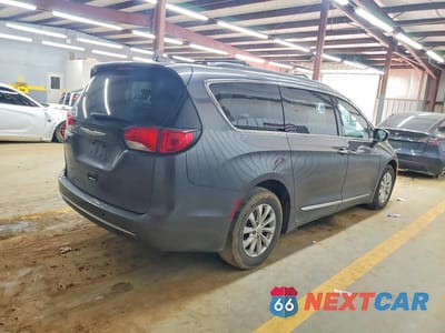 Trzecie zdjęcie samochodu z tyłu: 2017 CHRYSLER PACIFICA TOURING L VIN:2C4RC1BG6HR734299 - miniatura