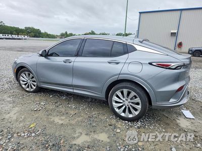 Trzecie zdjęcie samochodu z tyłu: 2024 BUICK ENVISTA AVENIR VIN:KL47LCE29RB019983 - miniatura