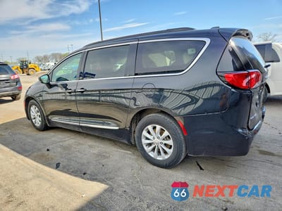 Drugie zdjęcie samochodu z przodu: 2017 CHRYSLER PACIFICA TOURING L VIN:2C4RC1BG3HR598102 - miniatura
