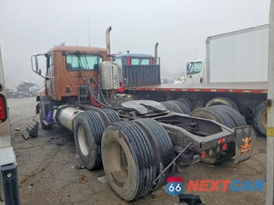 Trzecie zdjęcie samochodu z tyłu: 2013 MACK CXU613 SEMI TRUCK VIN:1M1AW02Y7DM034778 - miniatura