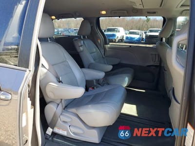 Zdjęcie 11 z 13 samochodu: 2017 TOYOTA SIENNA XLE PREMIUM 8-PASSENGER VIN:5TDYZ3DCXHS892233 - miniatura