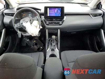 Zdjęcie 8 z 14 samochodu: 2023 TOYOTA COROLLA CROSS LE VIN:7MUBAABG2PV052085 - miniatura