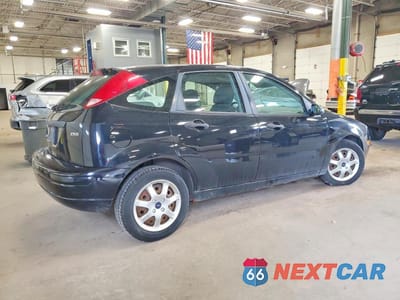 Trzecie zdjęcie samochodu z tyłu: 2005 FORD FOCUS ZX5 VIN:3FAFP37N15R114739 - miniatura