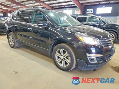 Czwarte zdjęcie samochodu z boku: 2017 CHEVROLET TRAVERSE LT VIN:1GNKRHKD2HJ124085 - miniatura