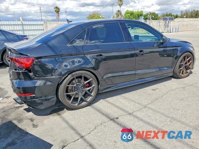 Trzecie zdjęcie samochodu z tyłu: 2018 AUDI RS3 VIN:WUABWHFF8J1903609 - miniatura
