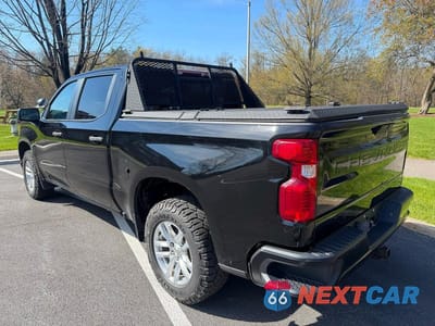 Trzecie zdjęcie samochodu z tyłu: 2021 CHEVROLET SILVERADO K1500 VIN:3GCUYAEF8MG209825 - miniatura