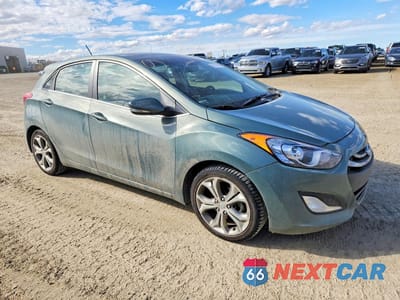 Czwarte zdjęcie samochodu z boku: 2013 HYUNDAI ELANTRA GT BASE VIN:KMHD35LE0DU039288 - miniatura