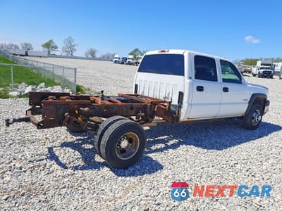 Trzecie zdjęcie samochodu z tyłu: 2003 CHEV SILVERADO K3500 VIN:1GCJK33G23F106122 - miniatura