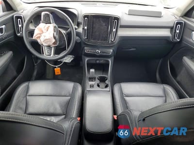 Zdjęcie 8 z 14 samochodu: 2024 VOLVO XC40 CORE VIN:YV4L12UK4R2202338 - miniatura