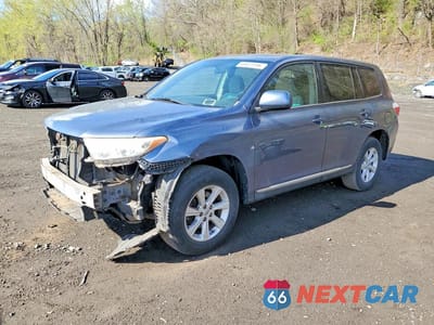 2012 TOYOTA HIGHLANDER BASE 5TDBK3EHXCS138164 - główne zdjęcie licytacji z USA - miniatura