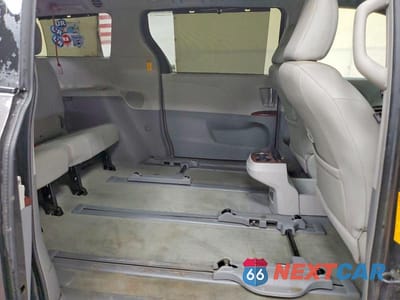 Zdjęcie 11 z 14 samochodu: 2014 TOYOTA SIENNA XLE 7-PASSENGER VIN:5TDDK3DC5ES086962 - miniatura