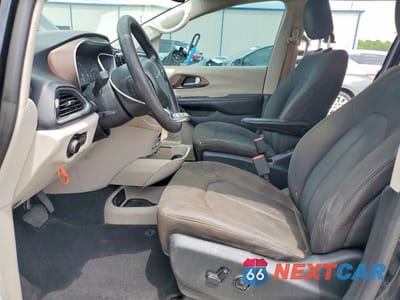 Zdjęcie 7 z 12 samochodu: 2017 CHRYSLER PACIFICA LX VIN:2C4RC1CG6HR594060 - miniatura