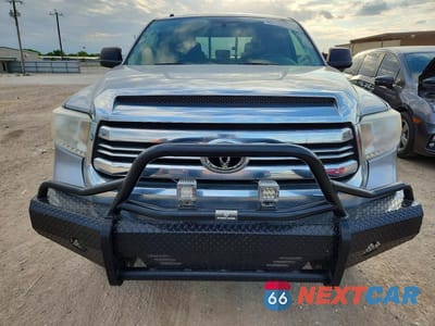 Piąte zdjęcie samochodu w środku: 2016 TOYOTA TUNDRA SR5 VIN:5TFRM5F13GX105951 - miniatura
