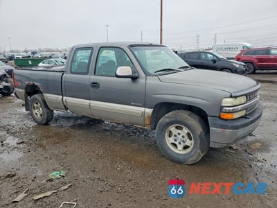 Czwarte zdjęcie samochodu z boku: 1999 CHEVROLET SILVERADO K1500 VIN:1GCEK19T5XE239138 - miniatura