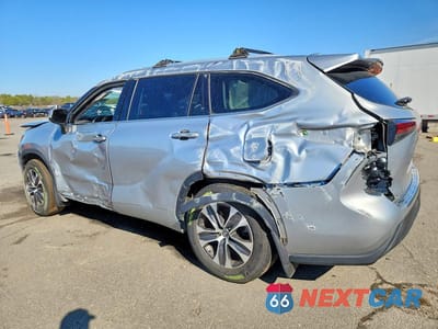 Drugie zdjęcie samochodu z przodu: 2022 TOYOTA HIGHLANDER XLE VIN:5TDGZRBHXNS571513 - miniatura