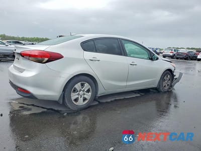 Trzecie zdjęcie samochodu z tyłu: 2017 KIA FORTE LX VIN:3KPFK4A79HE096205 - miniatura
