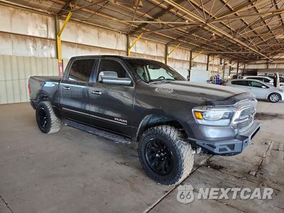 Czwarte zdjęcie samochodu z boku: 2019 RAM 1500 BIG HORN VIN:1C6SRFFT5KN540010 - miniatura