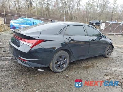Trzecie zdjęcie samochodu z tyłu: 2022 HYUNDAI ELANTRA SEL VIN:5NPLM4AG3NH085947 - miniatura