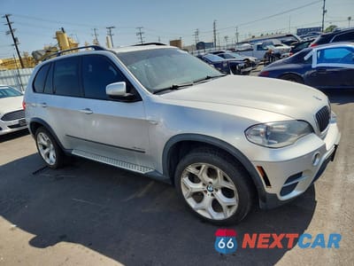 Czwarte zdjęcie samochodu z boku: 2013 BMW X5 XDRIVE35I VIN:5UXZV4C59D0B10060 - miniatura