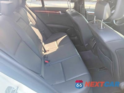 Zdjęcie 6 z 10 samochodu: 2011 MERCEDES-BENZ C 300 4MATIC VIN:WDDGF8BB4BR174359 - miniatura