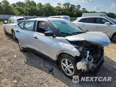 Czwarte zdjęcie samochodu z boku: 2020 NISSAN KICKS S VIN:3N1CP5BVXLL512728 - miniatura