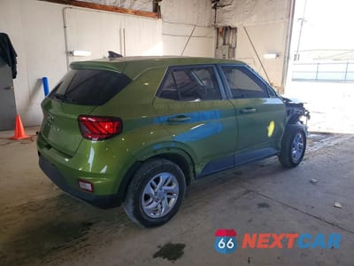 Trzecie zdjęcie samochodu z tyłu: 2021 HYUNDAI VENUE SE VIN:KMHRB8A38MU066234 - miniatura